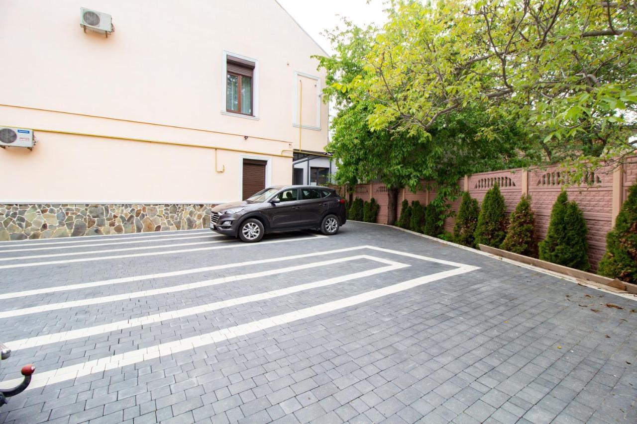 Seveneleven Apartments Chernivtsi Ngoại thất bức ảnh