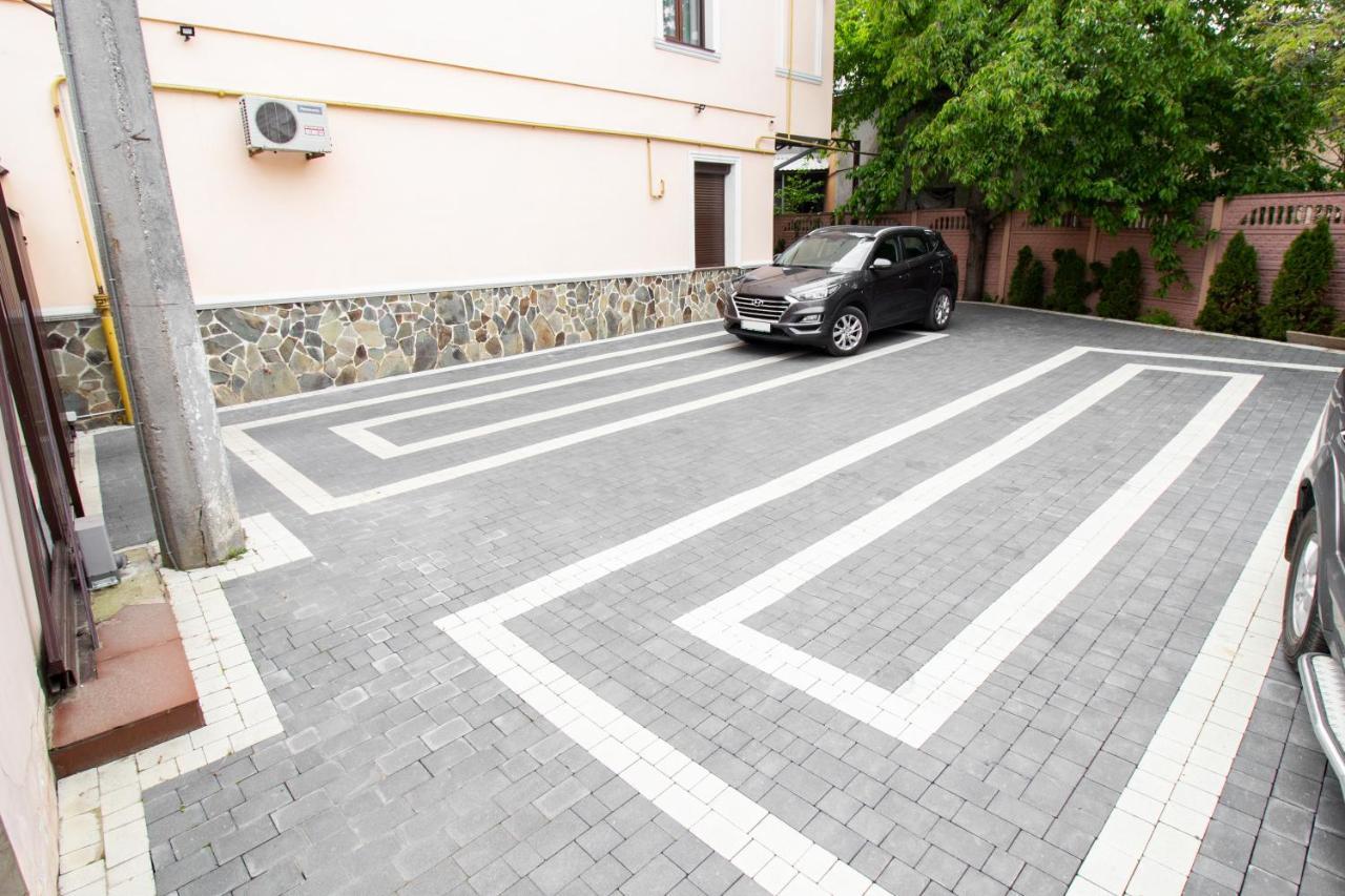 Seveneleven Apartments Chernivtsi Ngoại thất bức ảnh