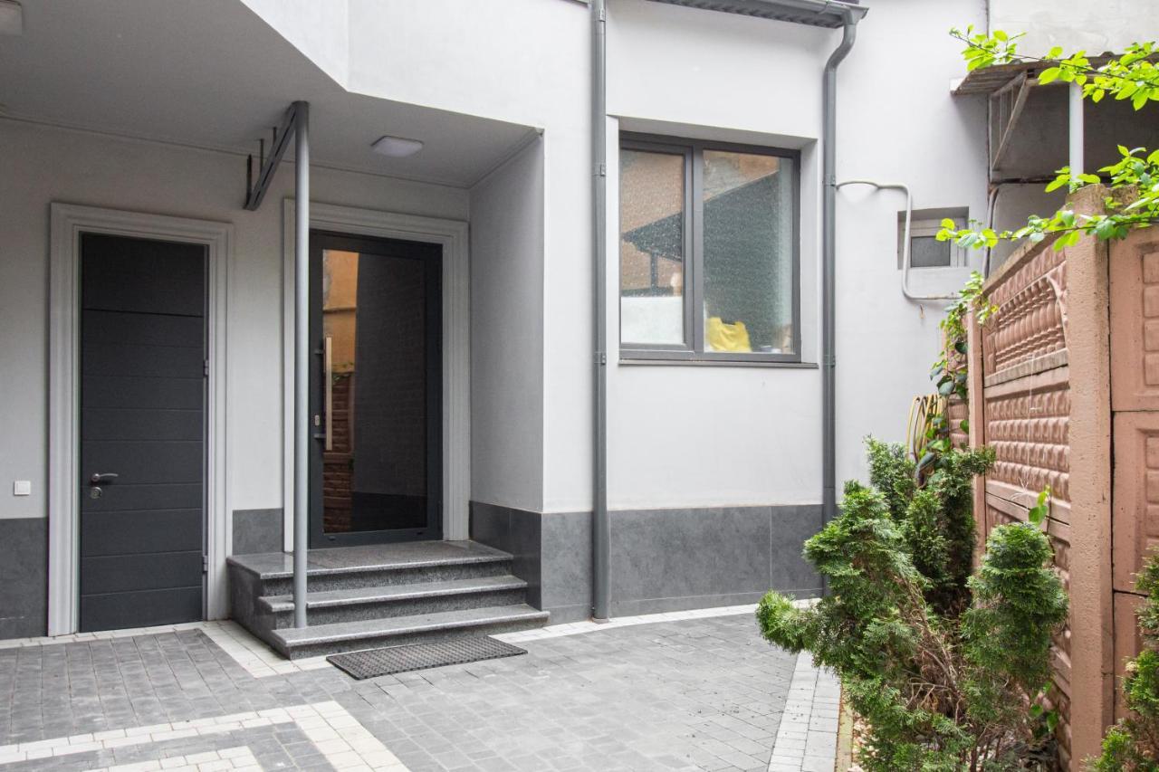 Seveneleven Apartments Chernivtsi Ngoại thất bức ảnh