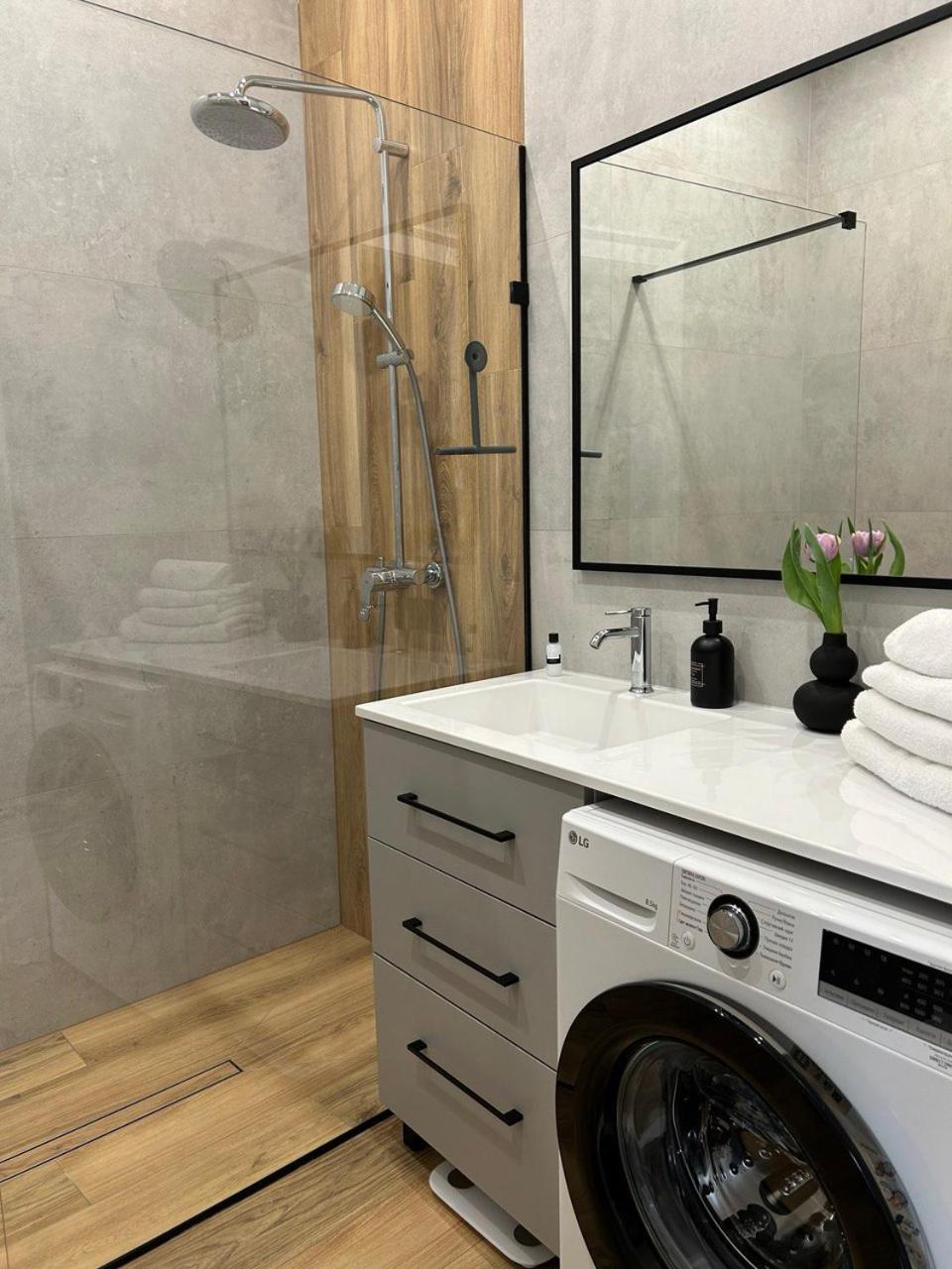 Seveneleven Apartments Chernivtsi Ngoại thất bức ảnh